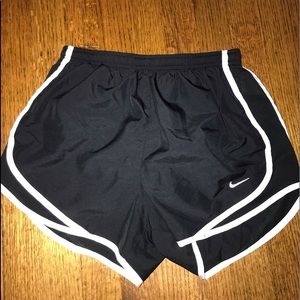 NIKE women’s short